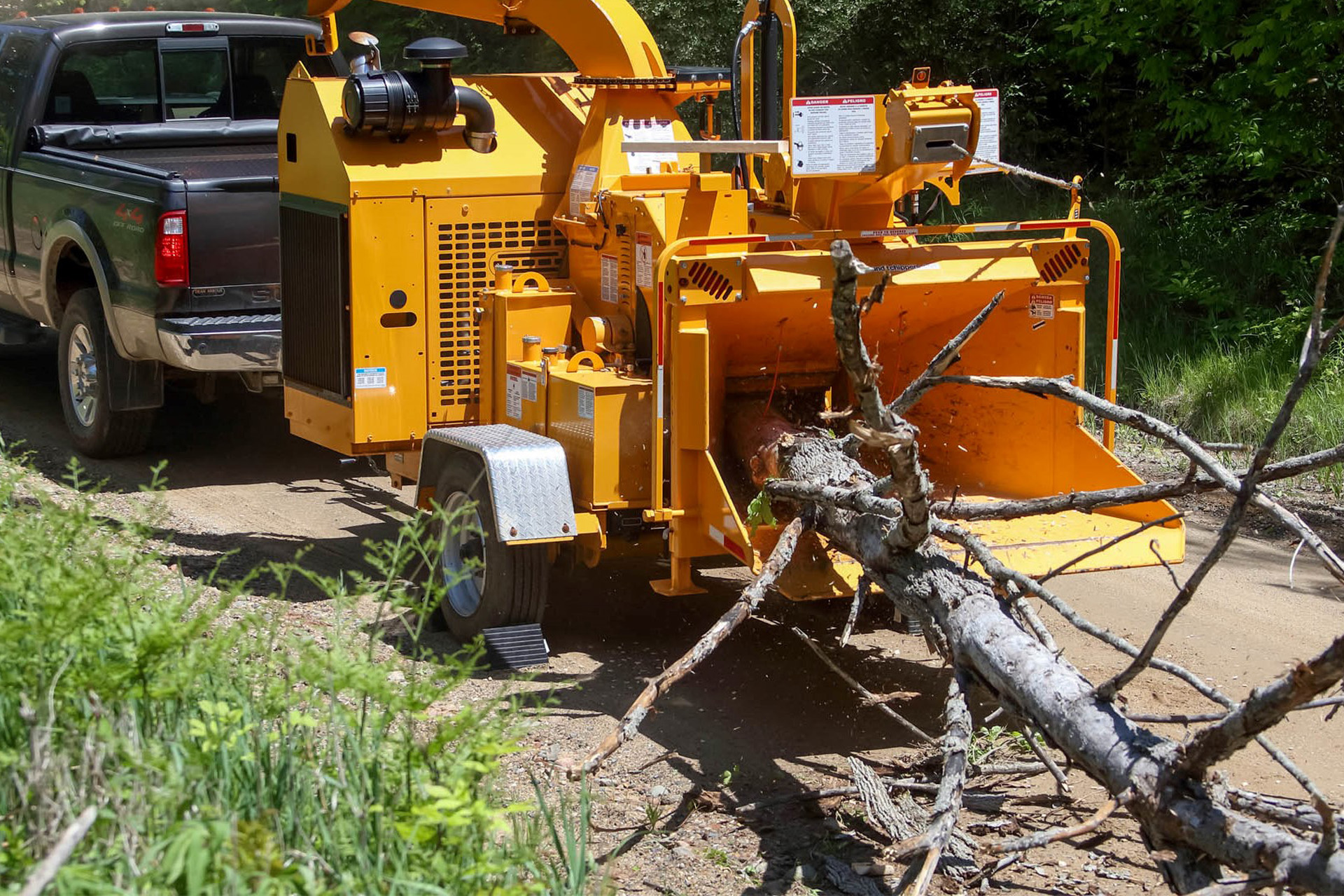 Bandit Hand-Fed Wood Chipper Intimidator 15XP Iron Source in Delaware