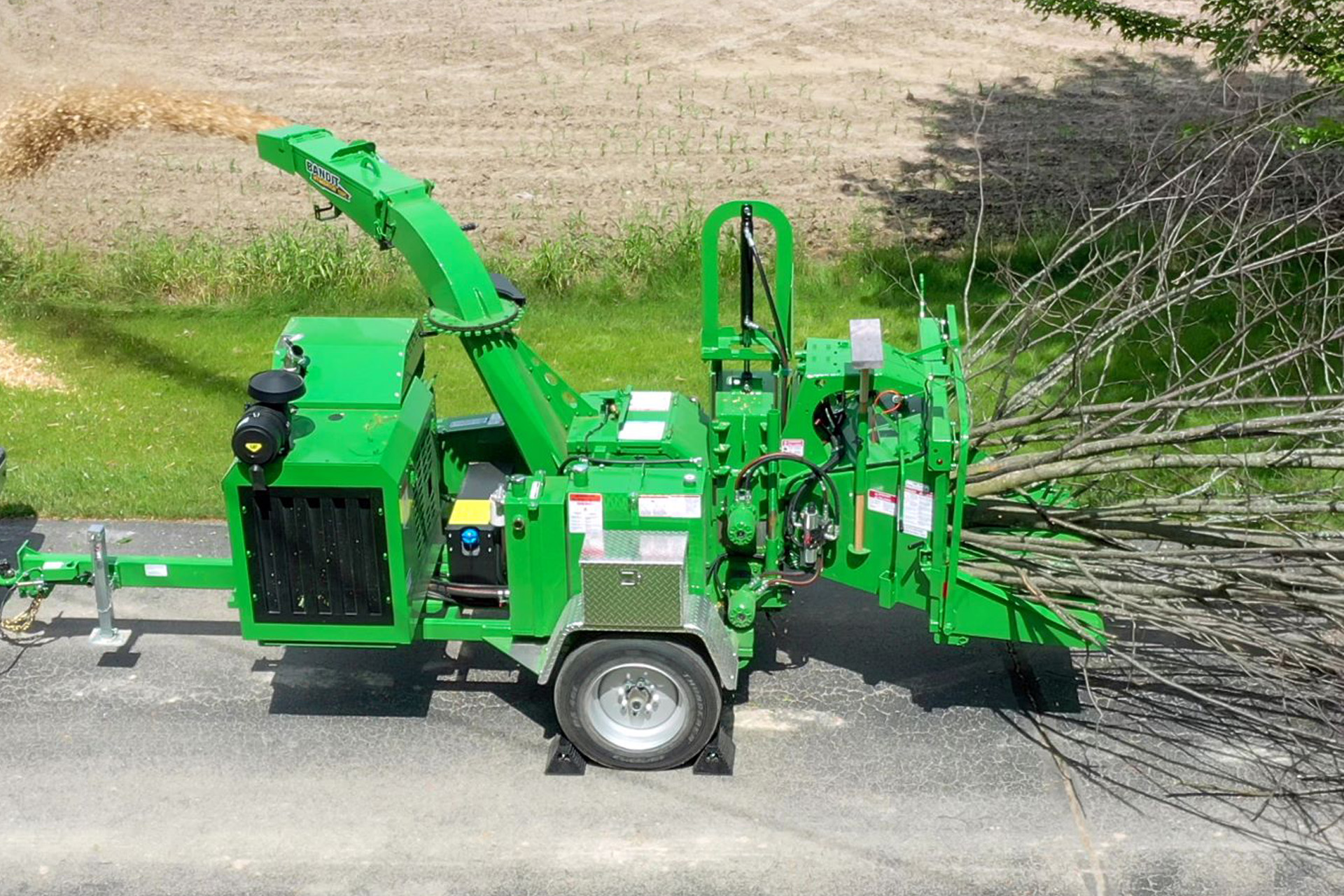 Bandit Hand-Fed Wood Chipper Intimidator 15XPC Iron Source in Delaware