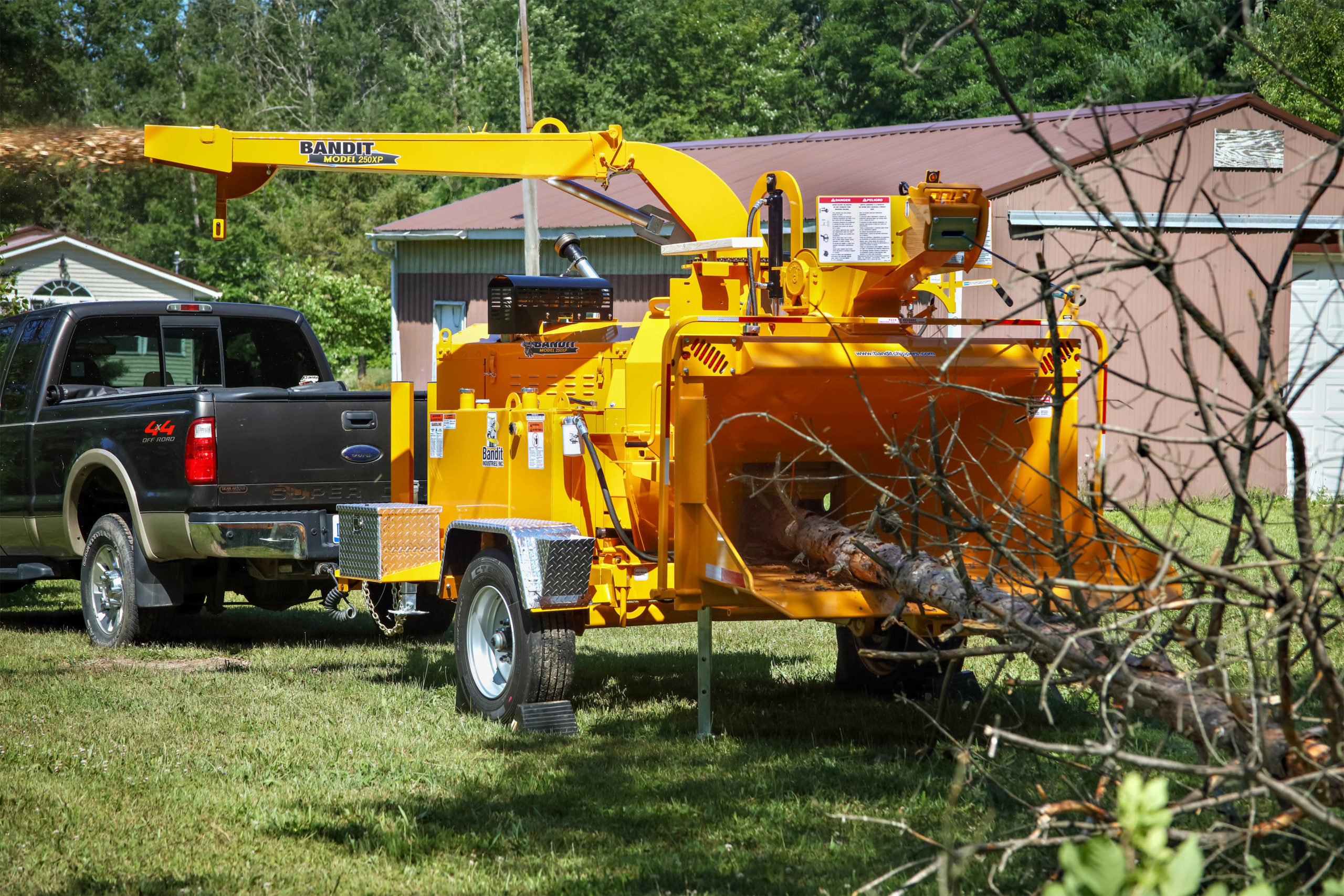 Bandit Hand-Fed Wood Chipper 250XP Iron Source in Delaware