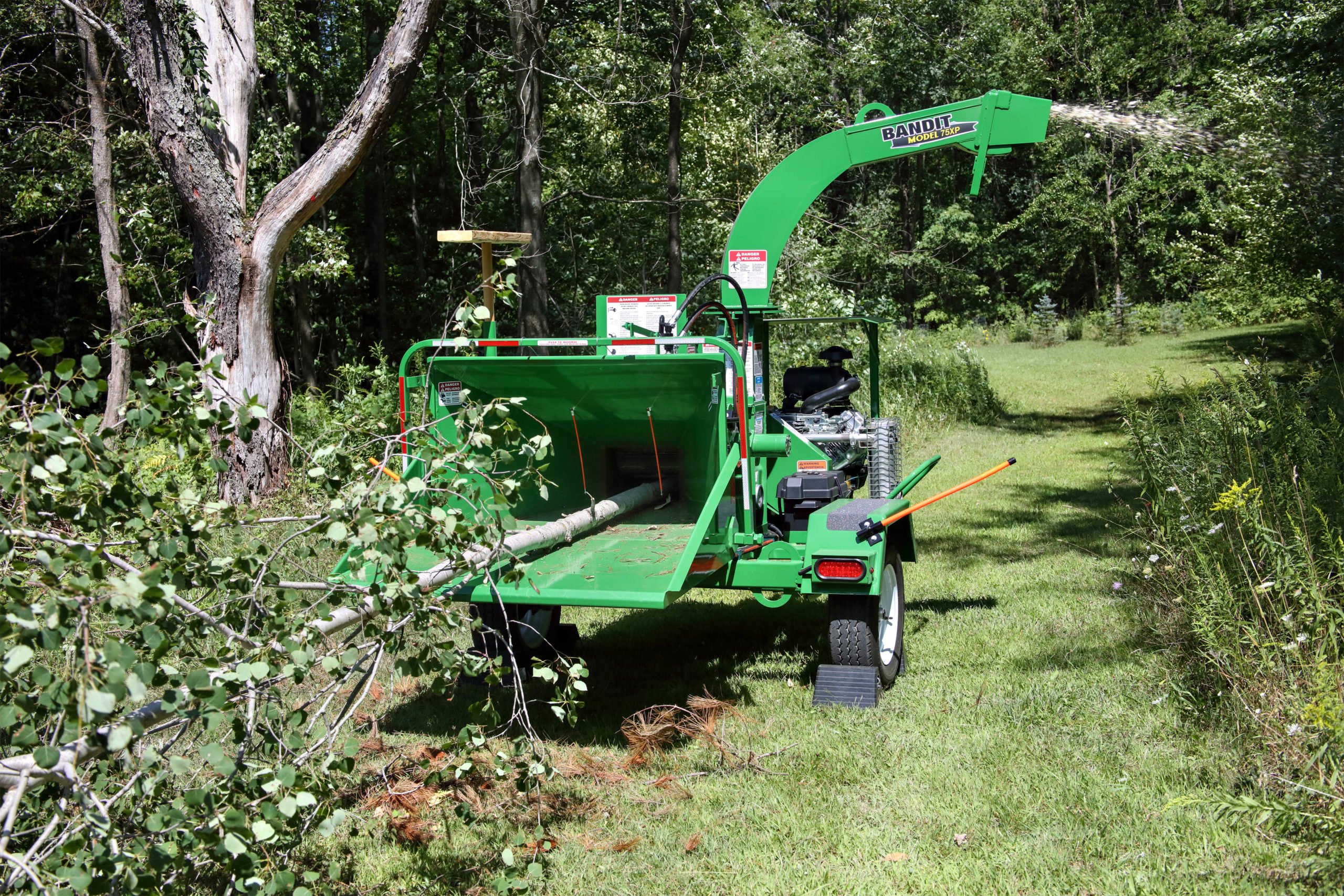 Bandit Hand-Fed Wood Chipper 75XP Iron Source in Delaware